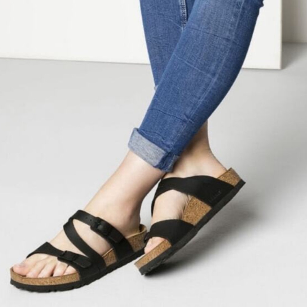 Birkenstock / Black Three Strap Buckle Salina Sandals